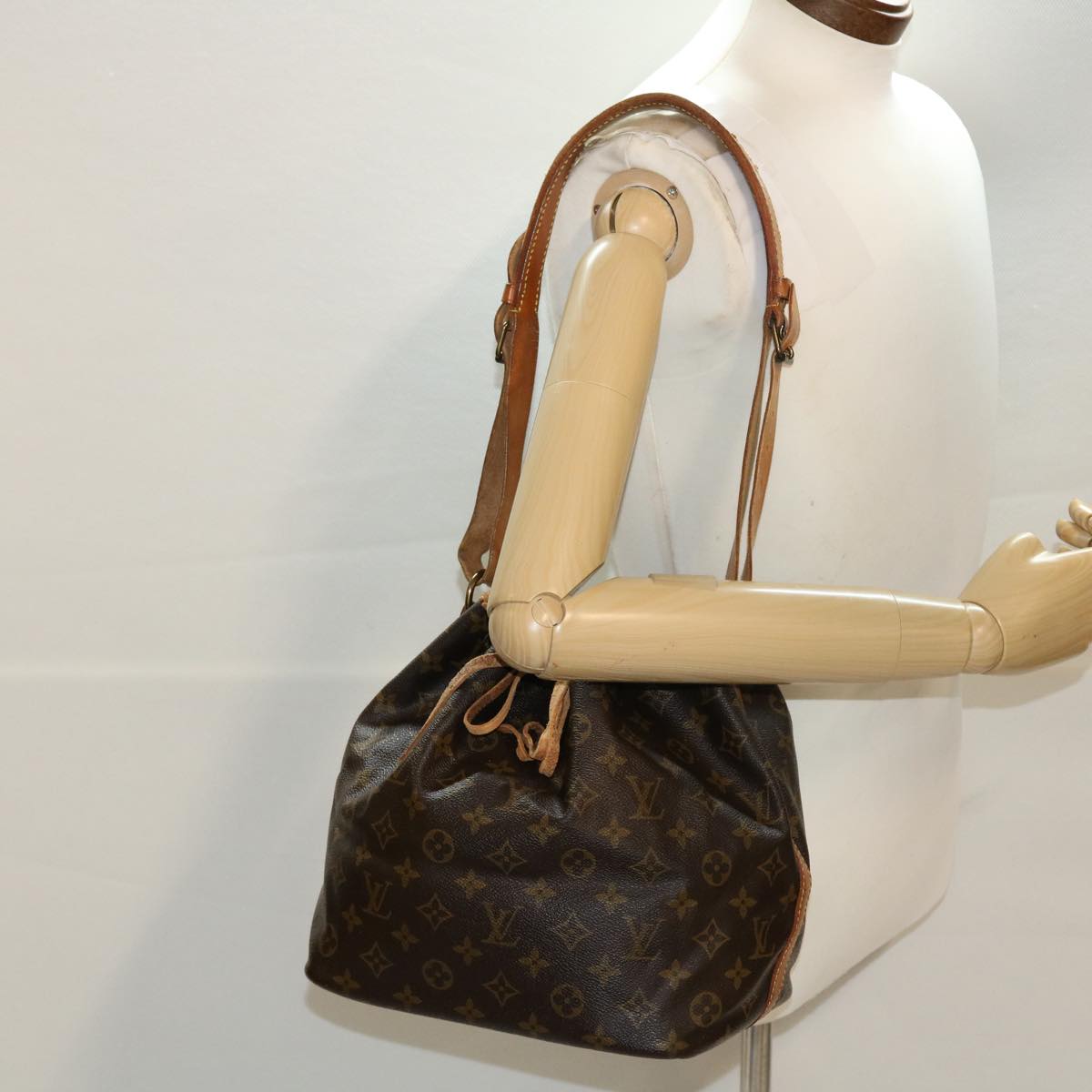 LOUIS VUITTON Monogram Petit Noe Shoulder Bag M42226 LV 45002