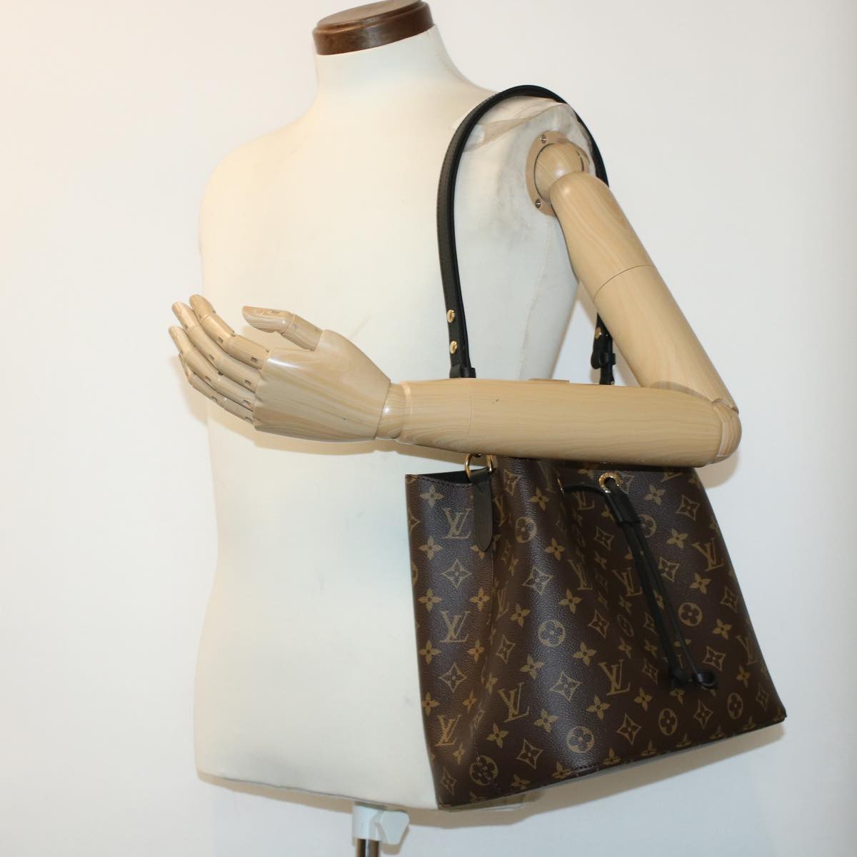 LOUIS VUITTON Monogram Neo Noe Shoulder Bag M44020 LV 45048A
