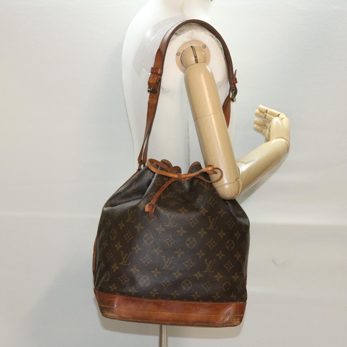 LOUIS VUITTON Monogram Noe Shoulder Bag M42224 LV 45070