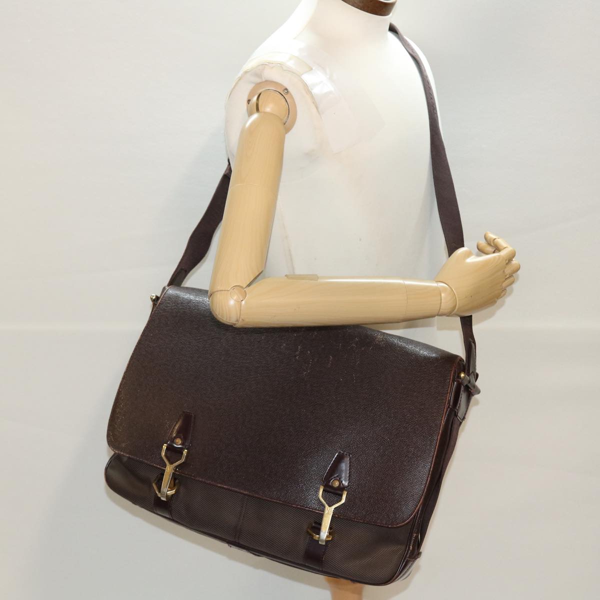 LOUIS VUITTON Taiga Leather Delsous Shoulder Bag Acajou M30166 LV 45151