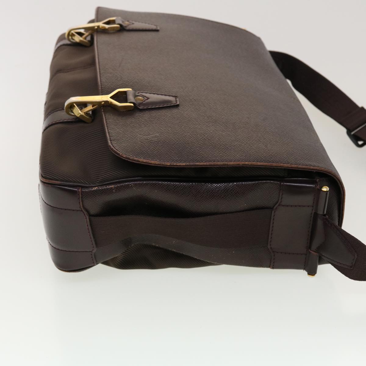 LOUIS VUITTON Taiga Leather Delsous Shoulder Bag Acajou M30166 LV 45151
