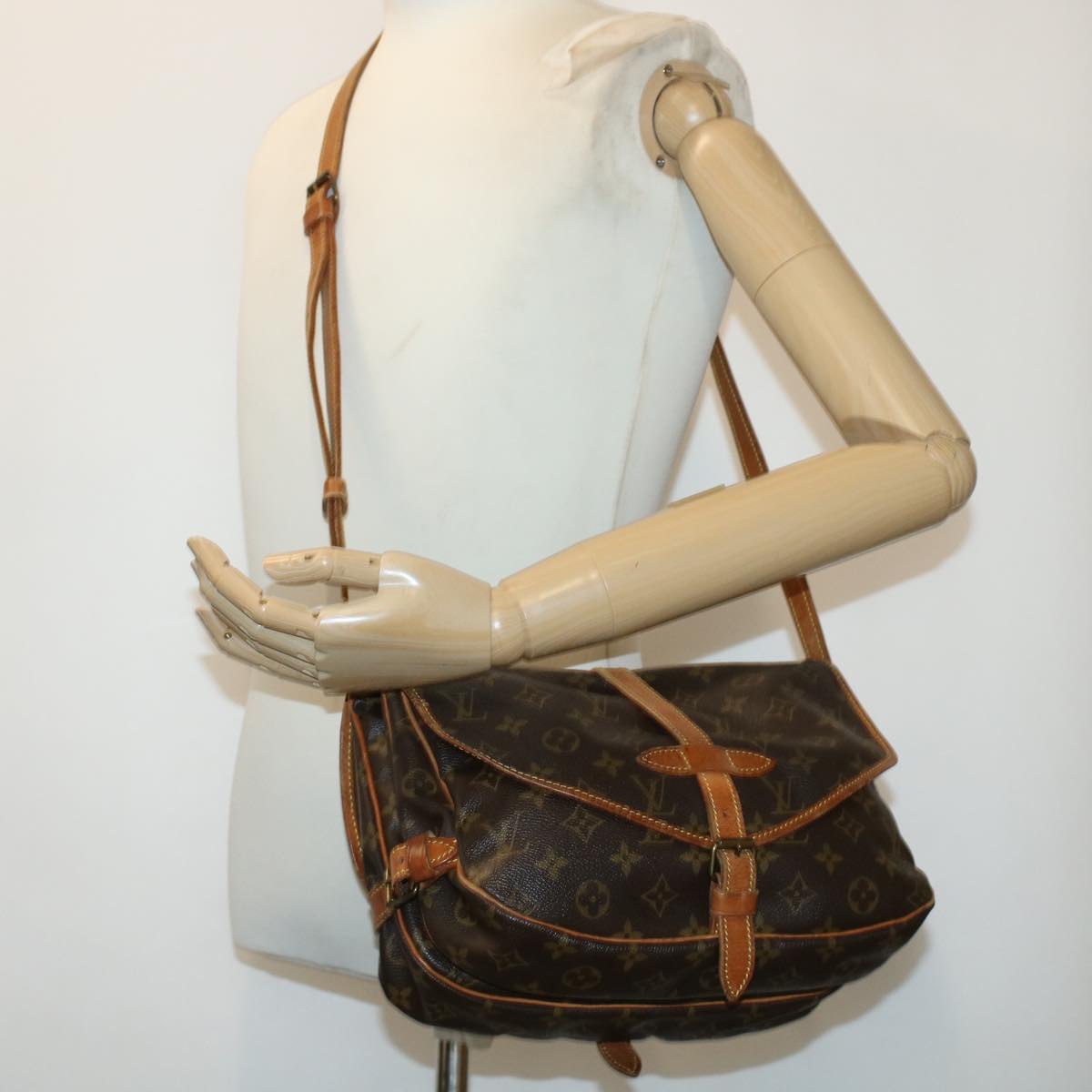 LOUIS VUITTON Monogram Saumur 35 Shoulder Bag M42254 LV 45308