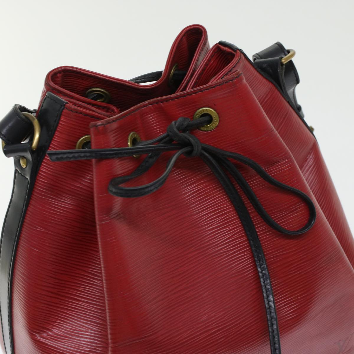 LOUIS VUITTON Epi Petit Noe Shoulder Bag Bicolor Black Red M44172 LV 45384