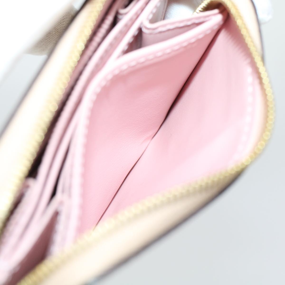 LOUIS VUITTON Vernis Rayure Zippy Coin Purse Pink Beige M58066 LV 45570
