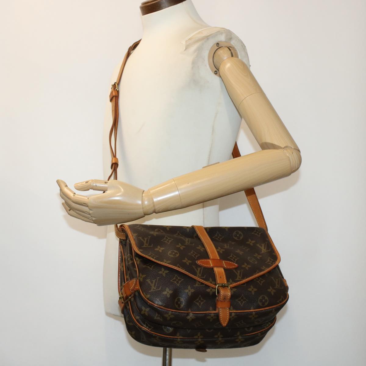 LOUIS VUITTON Monogram Saumur 30 Shoulder Bag M42256 LV 45657
