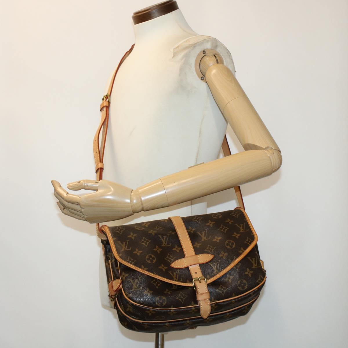 LOUIS VUITTON Monogram Saumur 30 Shoulder Bag M42256 LV 45666A