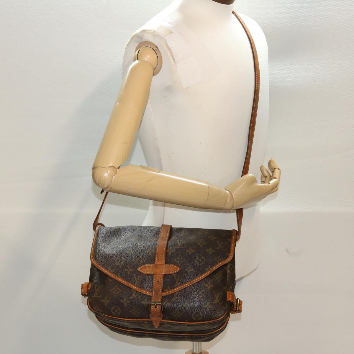 LOUIS VUITTON Monogram Saumur 30 Shoulder Bag M42256 LV 46077