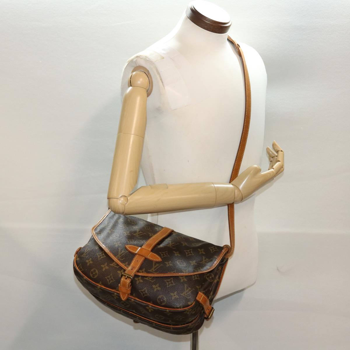 LOUIS VUITTON Monogram Saumur 30 Shoulder Bag M42256 LV 46102
