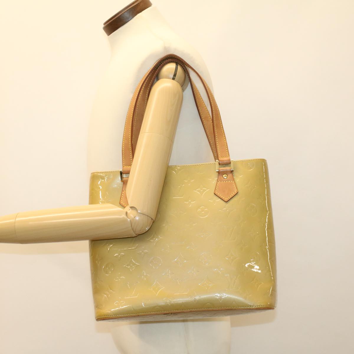 LOUIS VUITTON Monogram Vernis Houston Hand Bag Yellow M91055 LV 46248