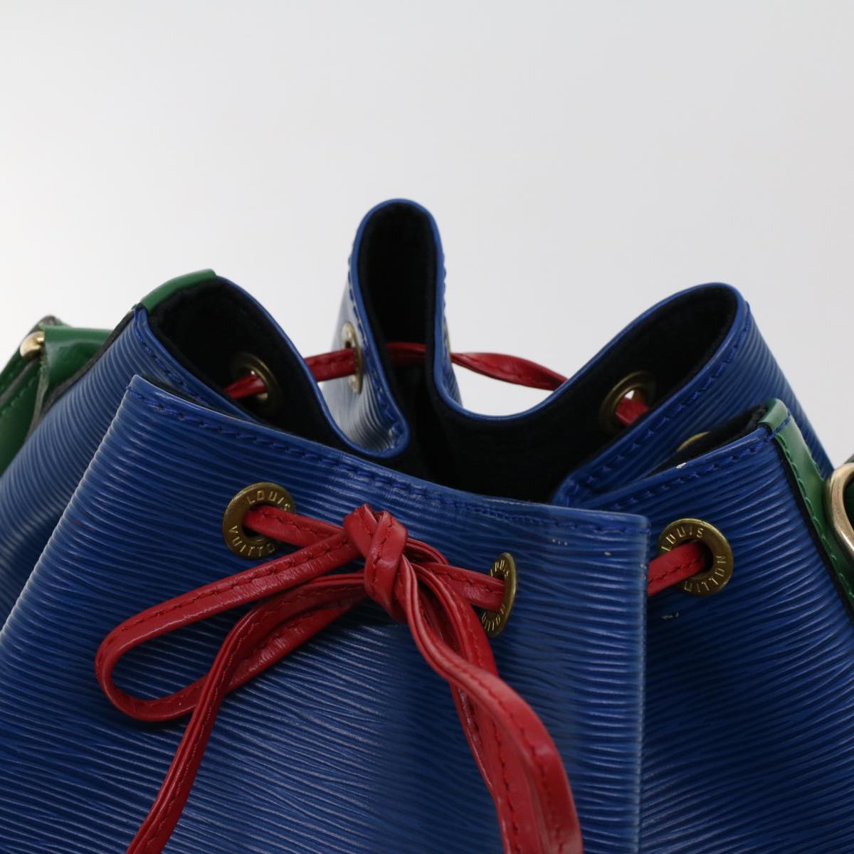 LOUIS VUITTON Epi Tricolor Noe Shoulder Bag Red Blue Green M44084 LV 46274