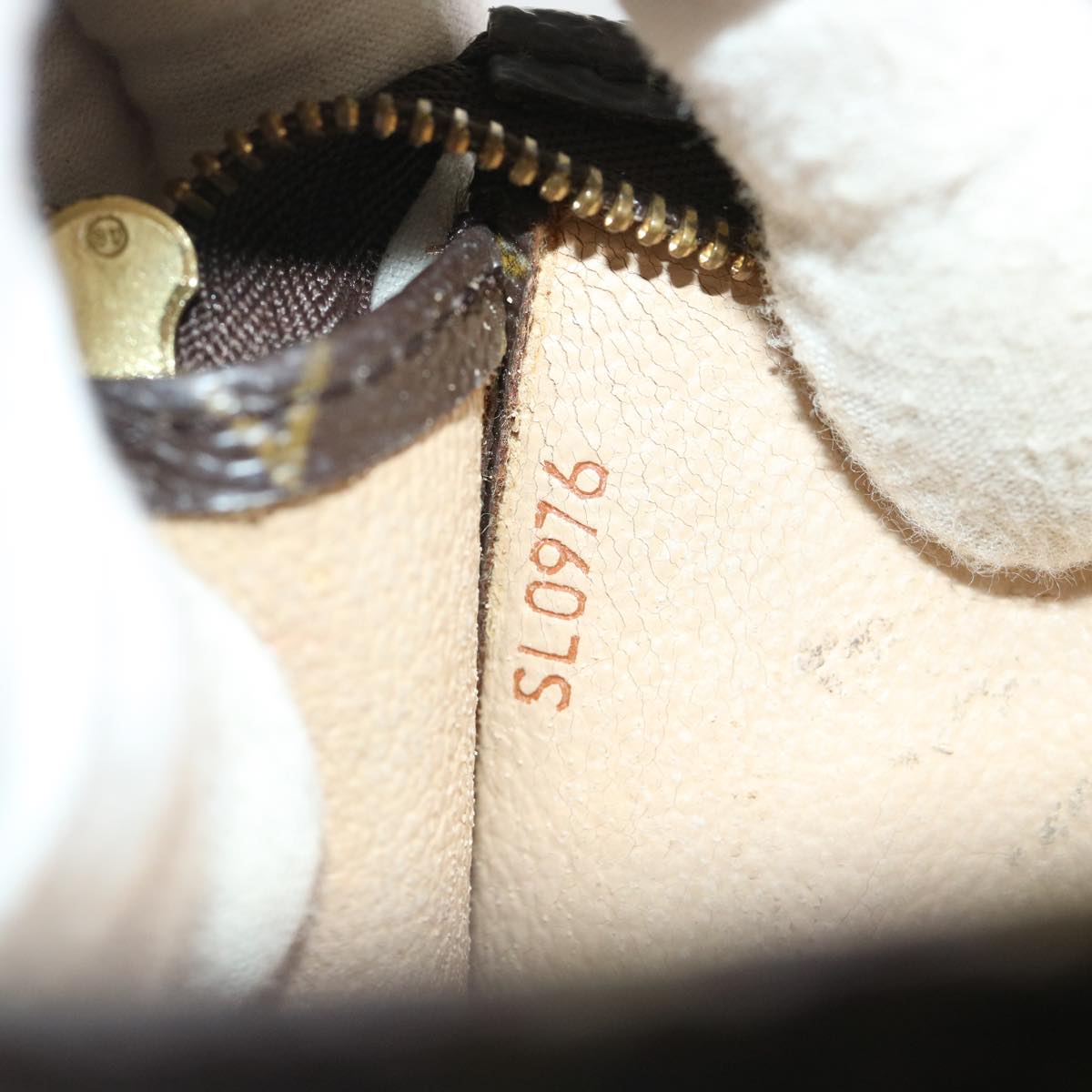 LOUIS VUITTON Monogram Poche Toilette 15 Pouch M47546 LV 46288