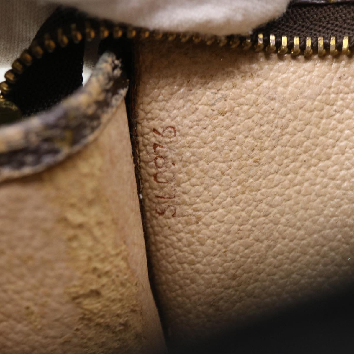 LOUIS VUITTON Monogram Poche Toilette 15 Pouch M47546 LV 46290