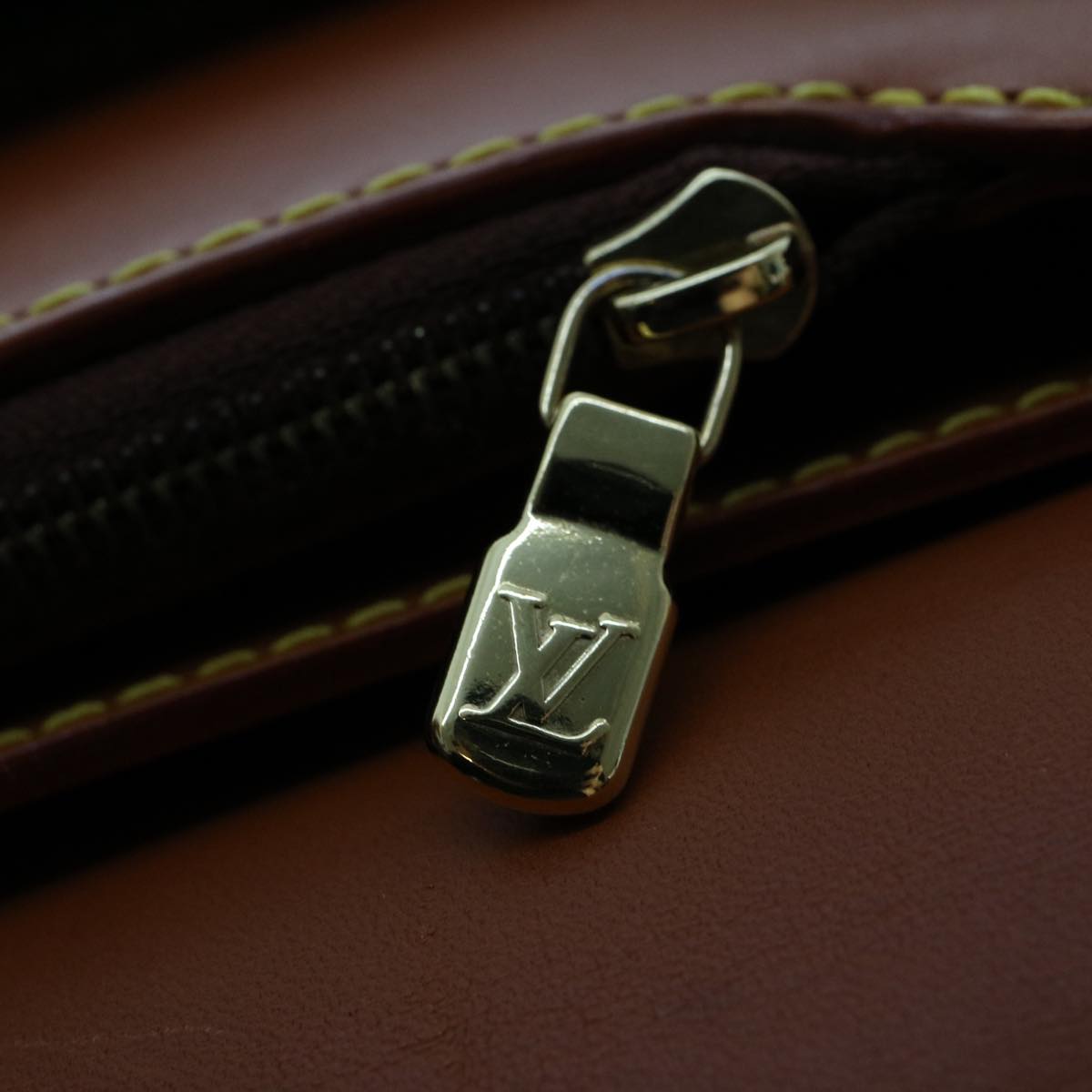 LOUIS VUITTON Nomad Leather Robust 1 Business Bag Beige M85390 LV 46299