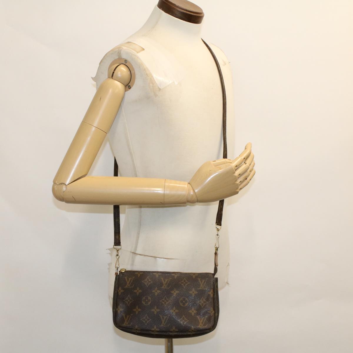 LOUIS VUITTON Monogram Pochette Accessoires Pouch M51980 LV 46330