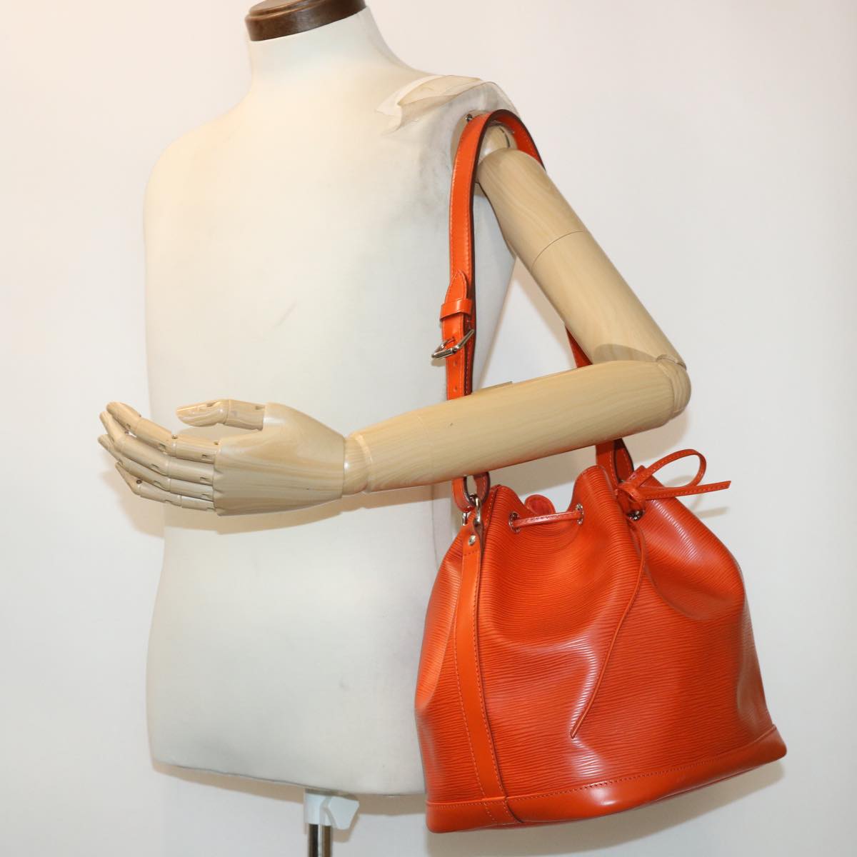 LOUIS VUITTON Epi Noe Shoulder Bag Orange M40677 LV 46349