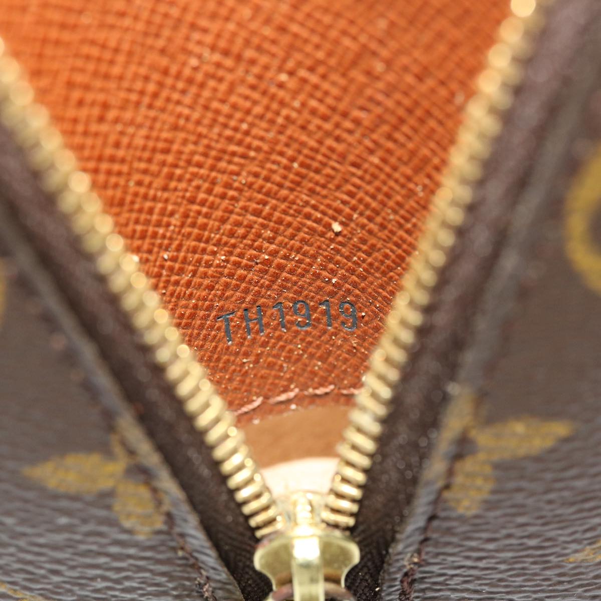 LOUIS VUITTON Monogram Trousse Demi Ronde Cosmetic Pouch M47520 LV 46397