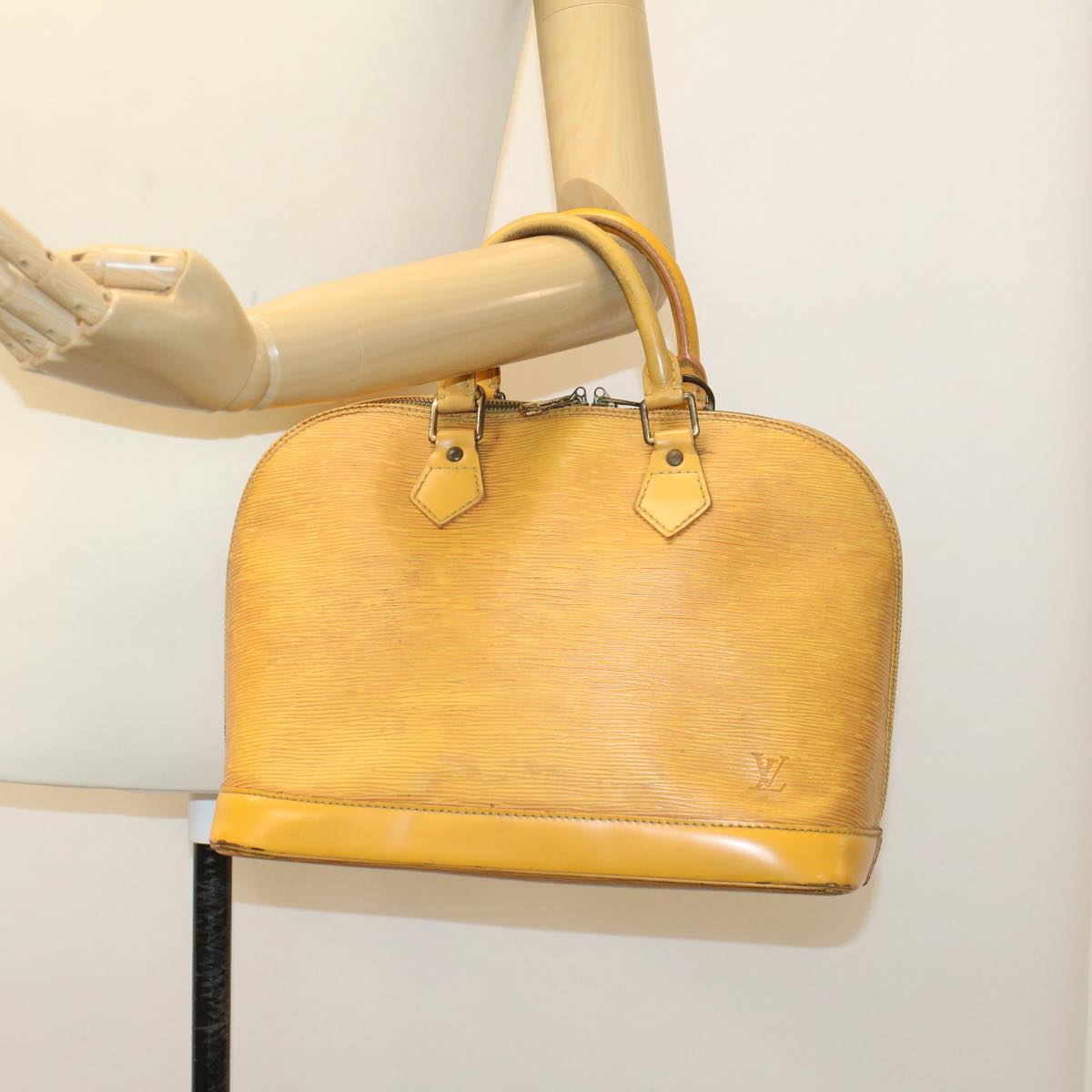 LOUIS VUITTON Epi Alma Hand Bag Tassili Yellow M52149 LV 46438