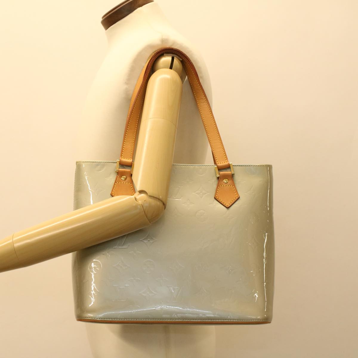 LOUIS VUITTON Monogram Vernis Houston Hand Bag Gris M91053 LV 46456