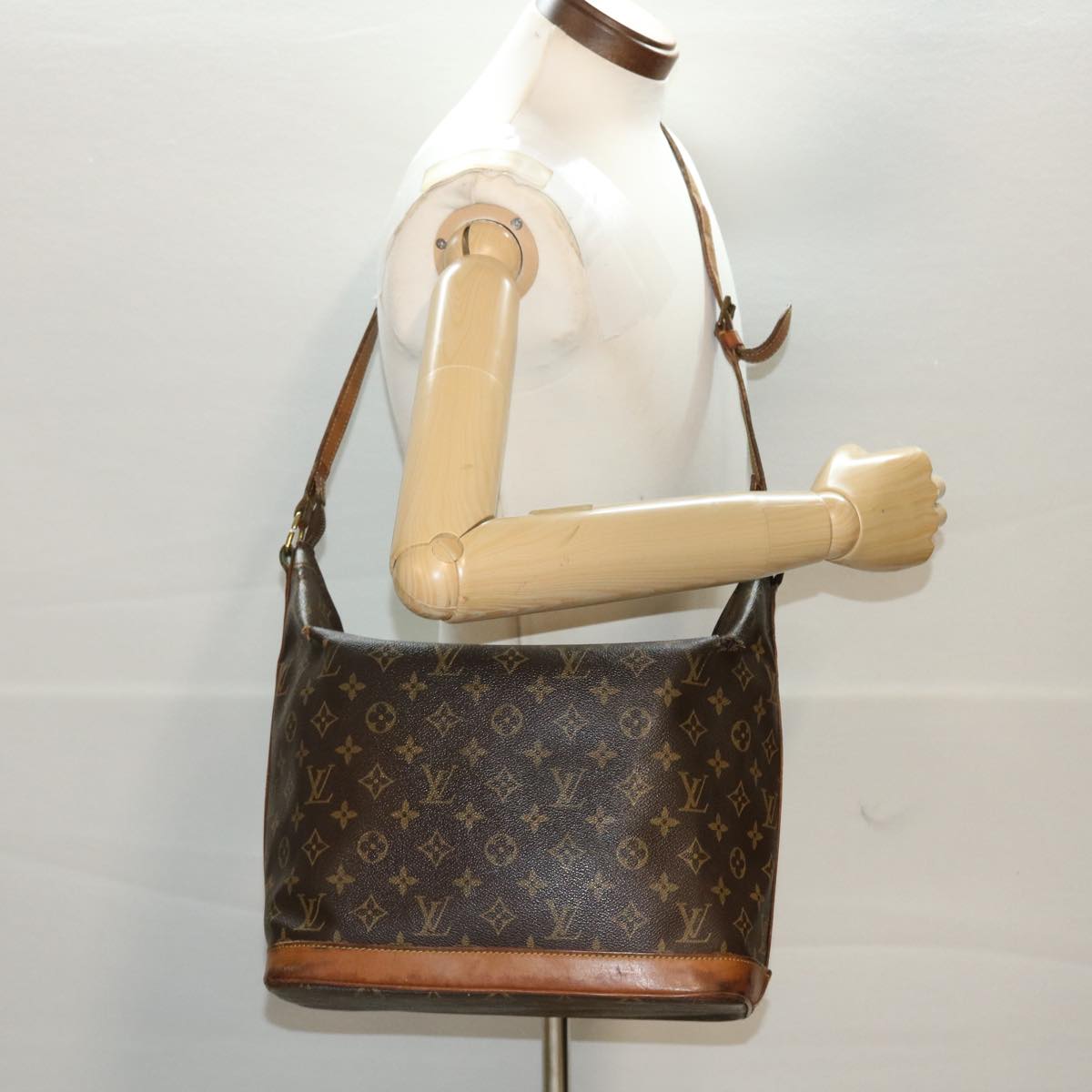 LOUIS VUITTON Monogram Amphor Three Shoulder Bag M47275 LV 46481