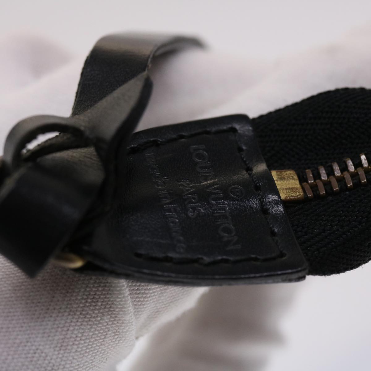 LOUIS VUITTON Epi Pochette Accessoires Pouch Black M52982 LV 46532