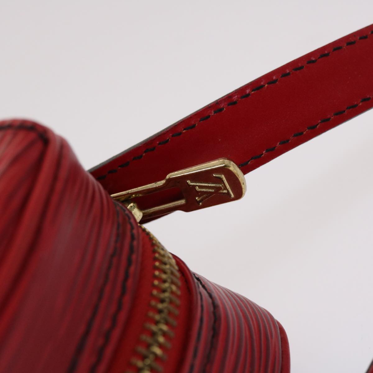 LOUIS VUITTON Epi June Feuille Shoulder Bag Red M52157 LV 46554