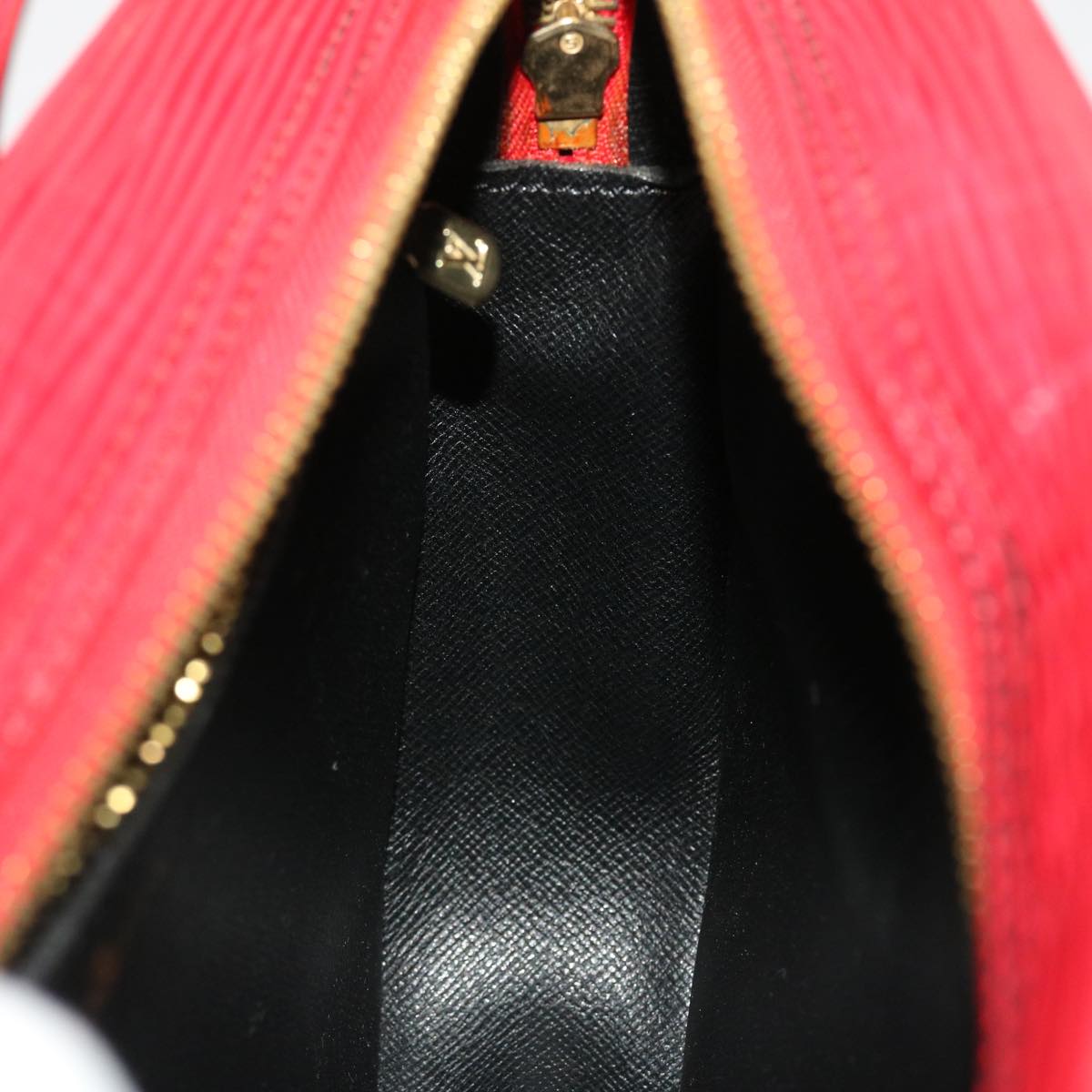 LOUIS VUITTON Epi June Feuille Shoulder Bag Red M52157 LV 46554