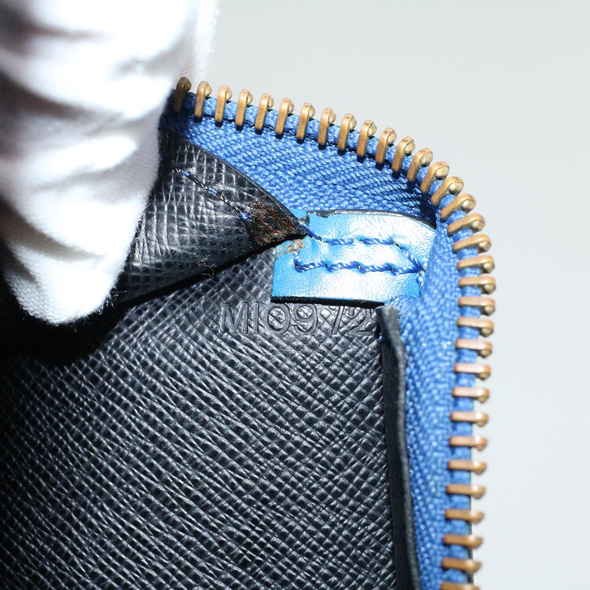 LOUIS VUITTON Epi Sac Triangle Hand Bag Blue M52095 LV 46557