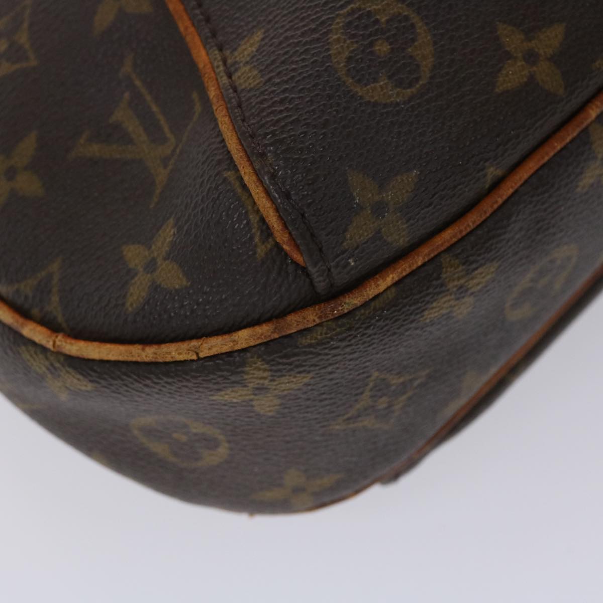 LOUIS VUITTON Monogram Thames GM Shoulder Bag M56383 LV 46575