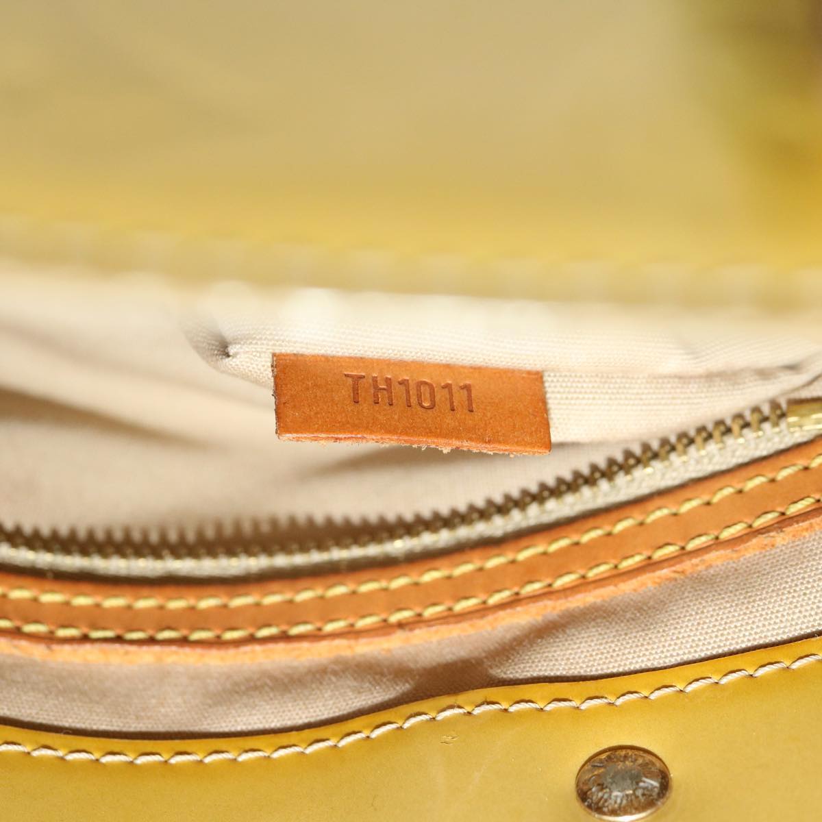LOUIS VUITTON Monogram Vernis Reade MM Hand Bag Beige M91141 LV 46616
