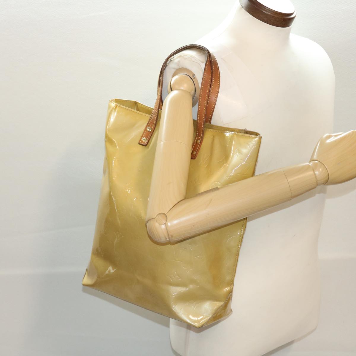 LOUIS VUITTON Monogram Vernis Reade MM Hand Bag Beige M91141 LV 46616