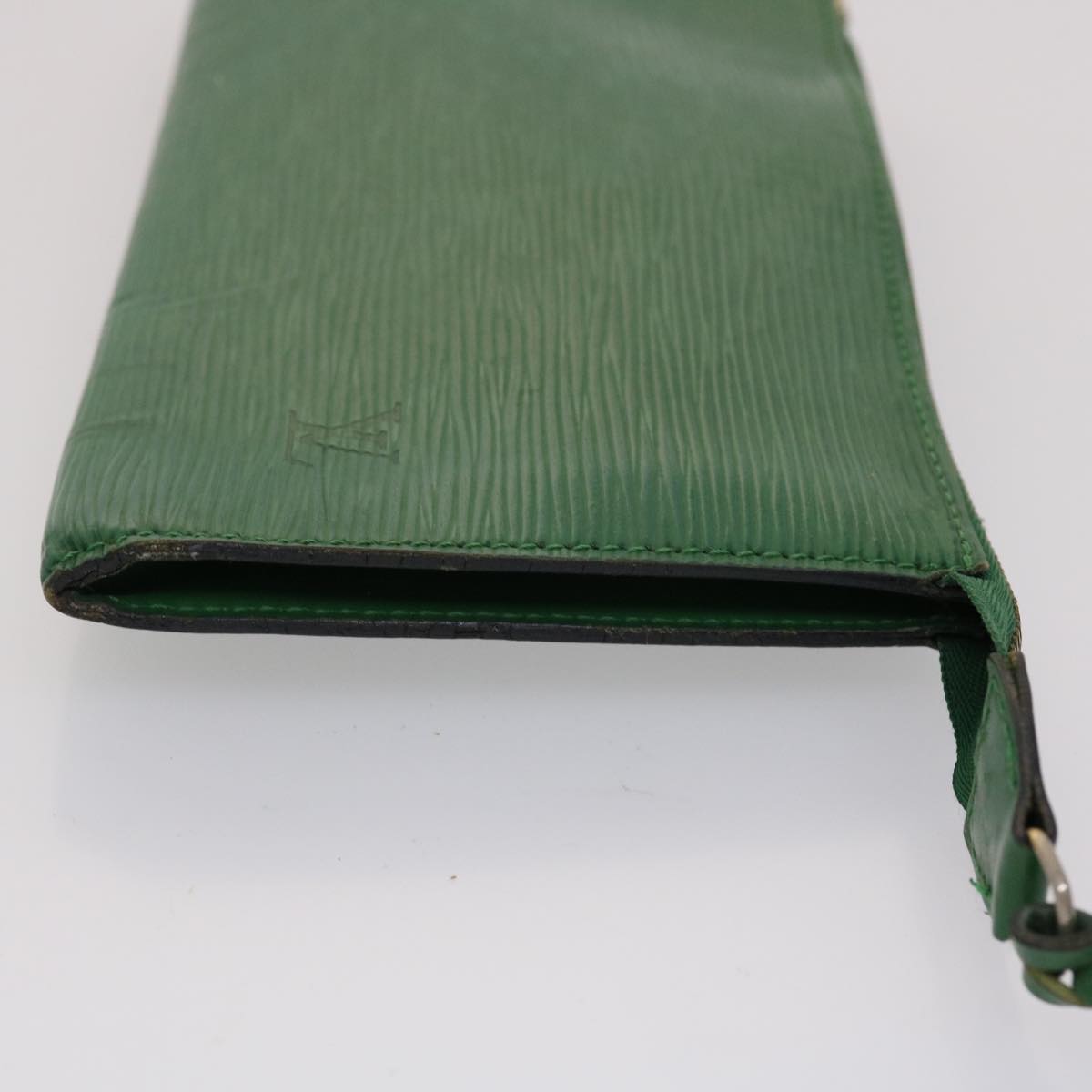 LOUIS VUITTON Epi Pochette Accessoires Pouch Green M52984 LV 46631