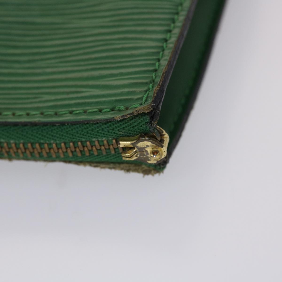 LOUIS VUITTON Epi Pochette Accessoires Pouch Green M52984 LV 46631