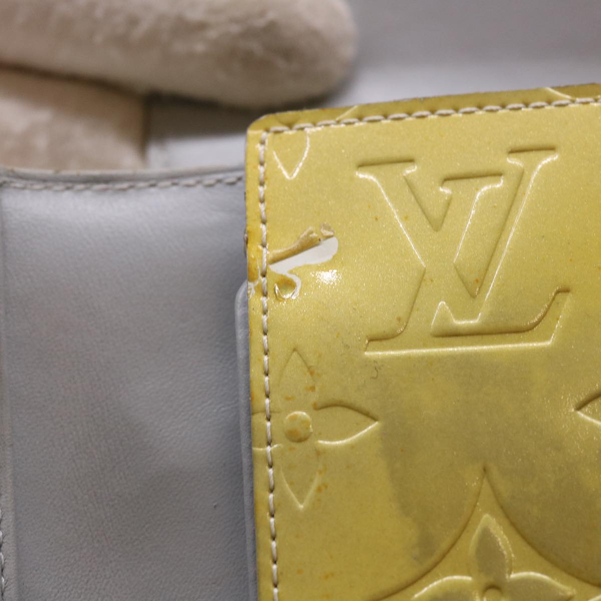LOUIS VUITTON Monogram Vernis Walker Shoulder Wallet Gris M91031 LV 46633