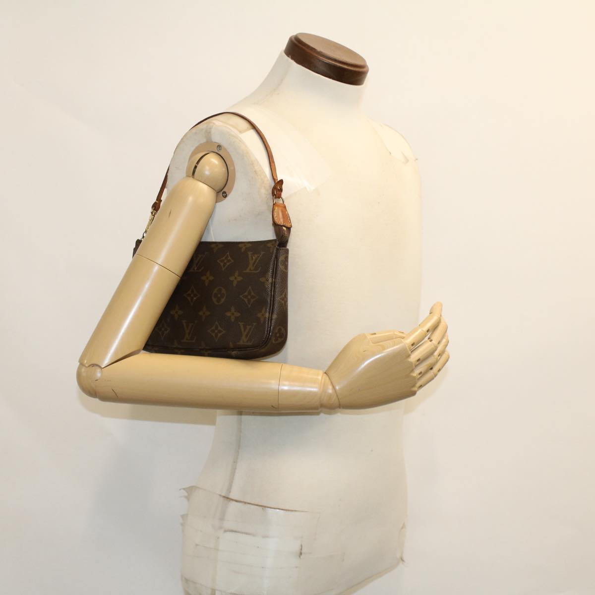 LOUIS VUITTON Monogram Pochette Accessoires Pouch M51980 LV 46704