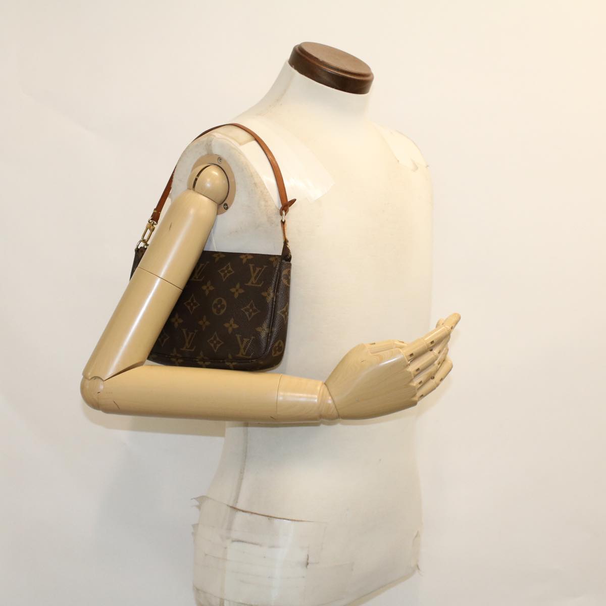 LOUIS VUITTON Monogram Pochette Accessoires Pouch M51980 LV 46706