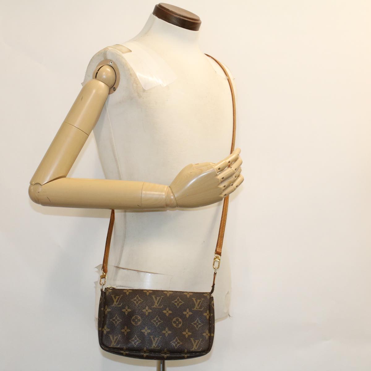 LOUIS VUITTON Monogram Pochette Accessoires Pouch M51980 LV 46709