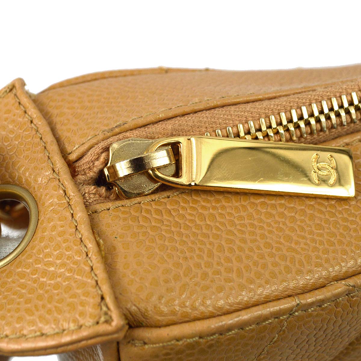 Luxury Chanel 2004-2005 Beige Caviar Skin Hobo Shoulder Bag