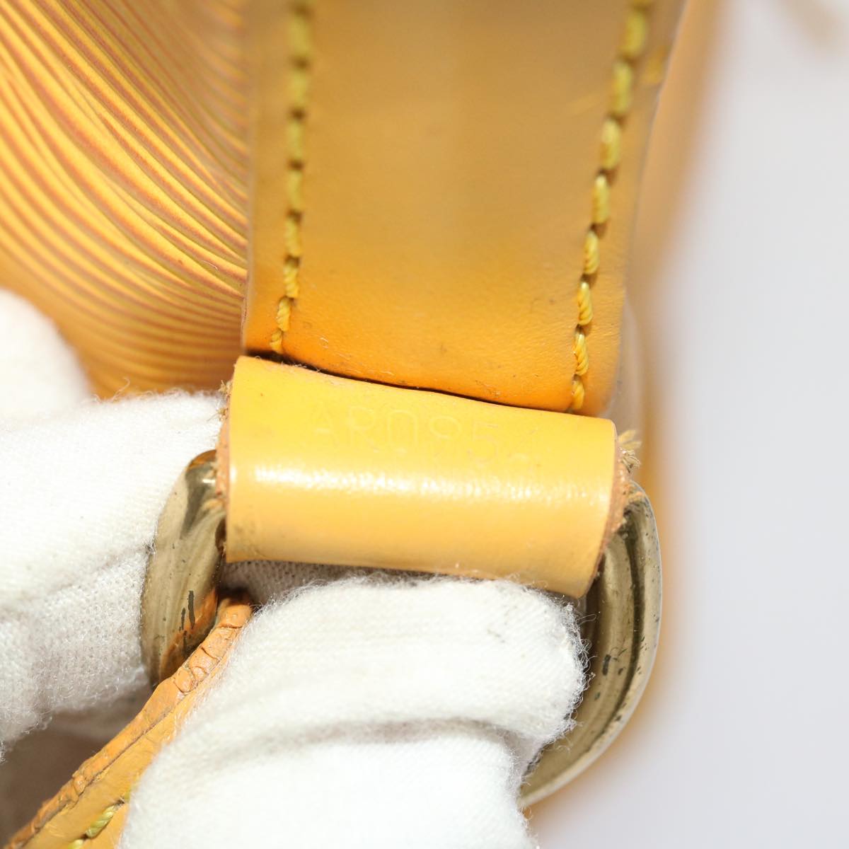 LOUIS VUITTON Epi Petit Noe Shoulder Bag Tassili Yellow M44109 LV 46830