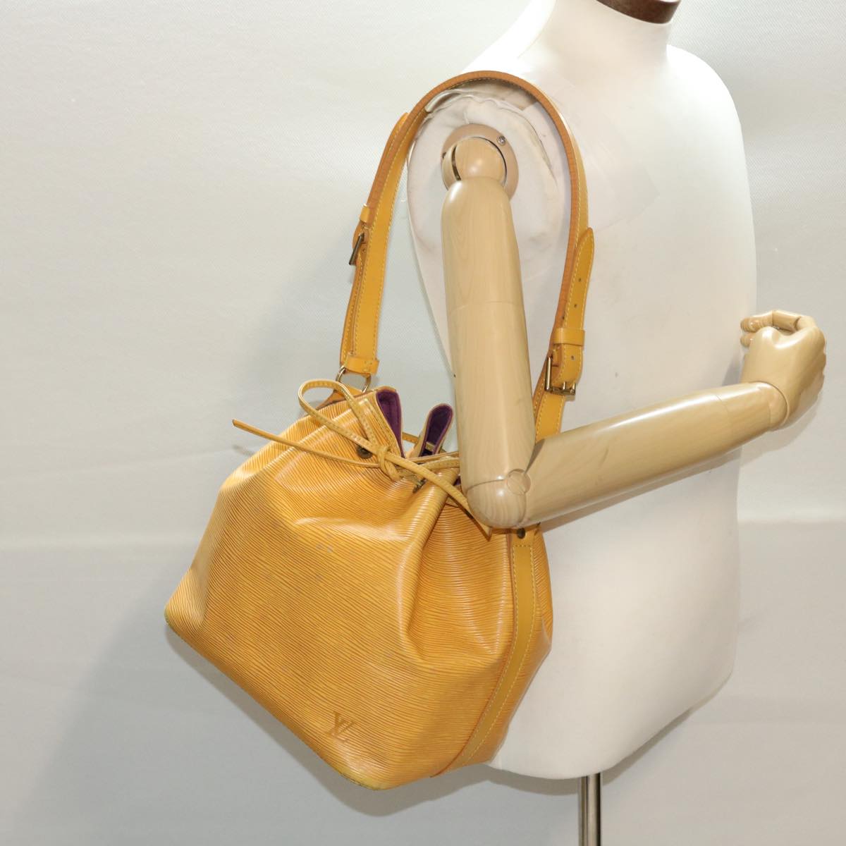 LOUIS VUITTON Epi Petit Noe Shoulder Bag Tassili Yellow M44109 LV 46830