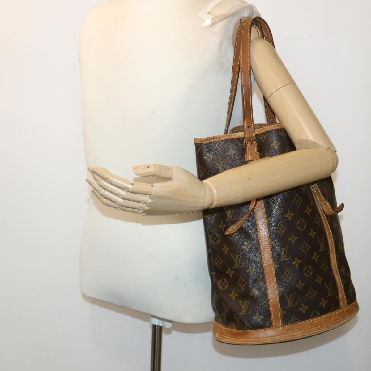 LOUIS VUITTON Monogram Bucket GM Shoulder Bag M42236 LV 46916