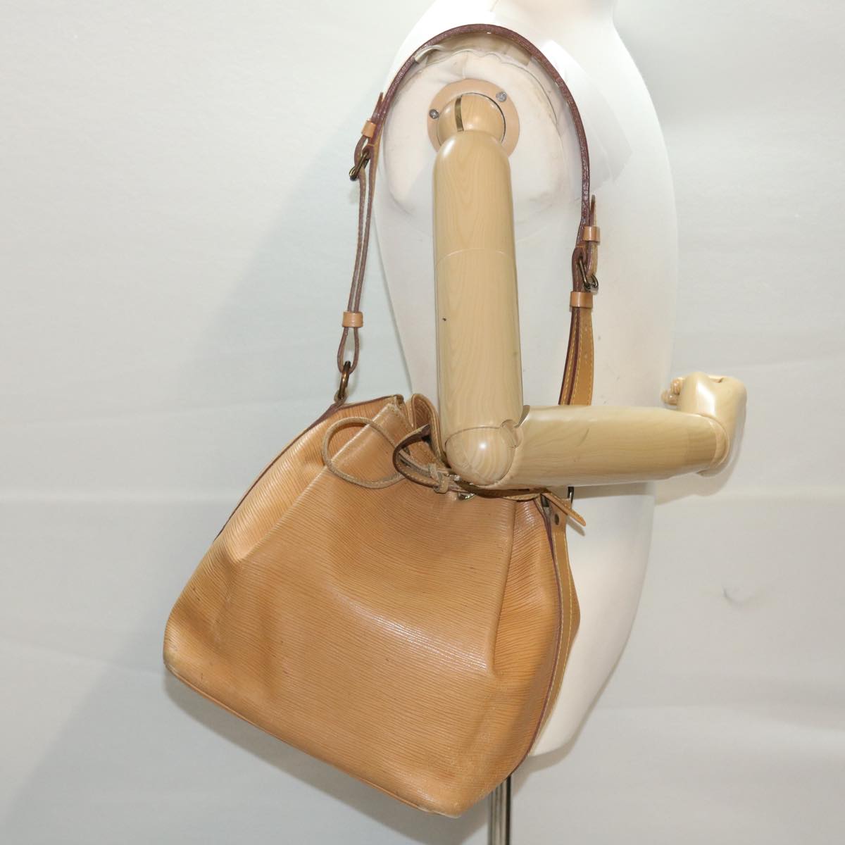 LOUIS VUITTON Epi Petit Noe Shoulder Bag Winnipeg Beige M44106 LV 47036