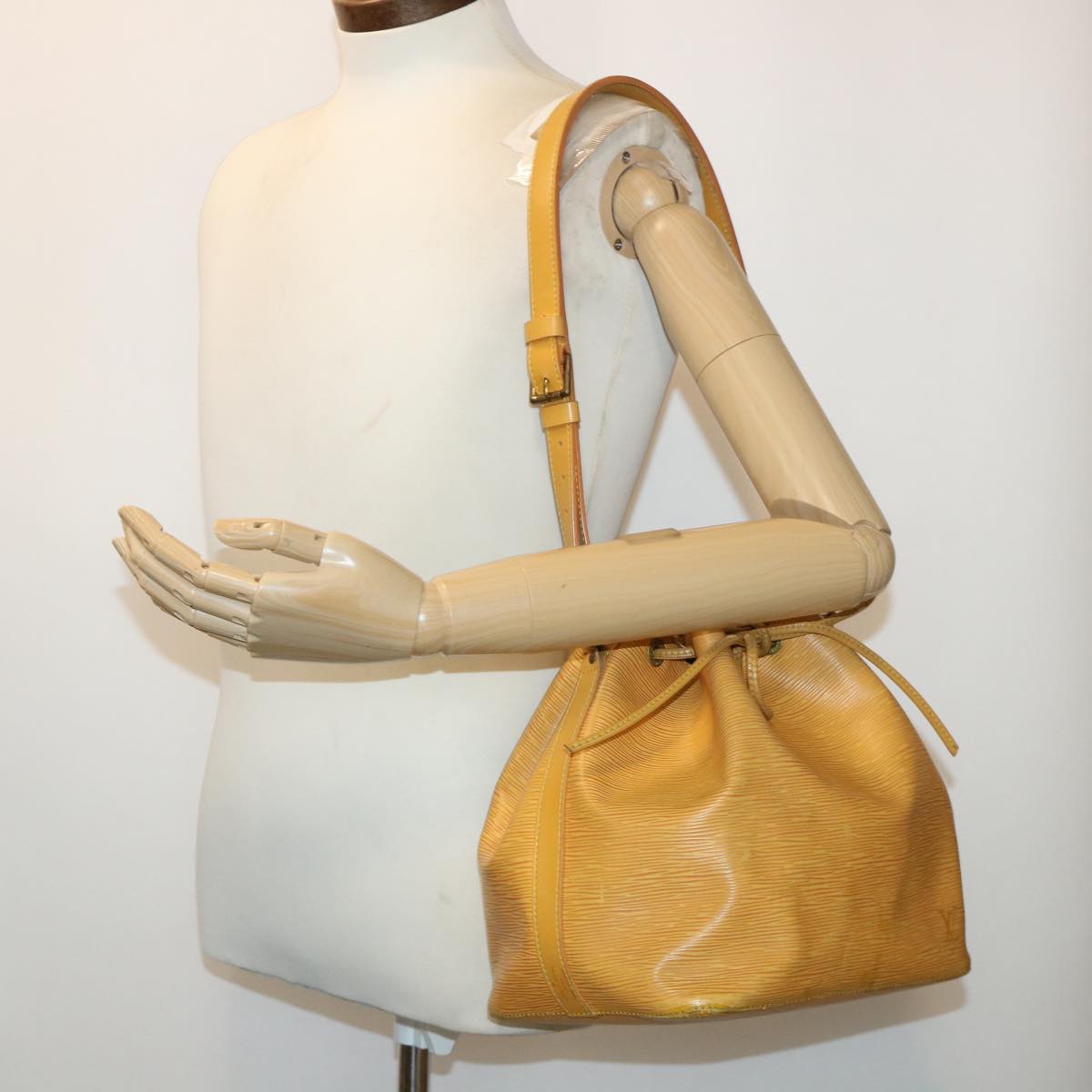 LOUIS VUITTON Epi Petit Noe Shoulder Bag Tassili Yellow M44109 LV 47833
