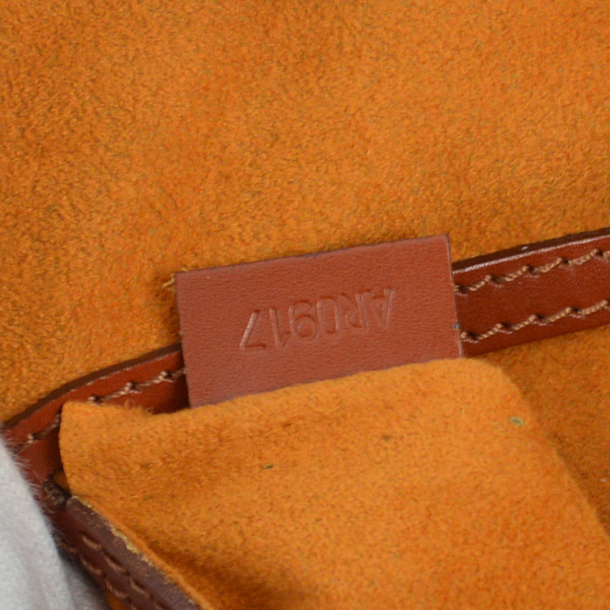 Louis Vuitton 1997 Alma Handbag Brown Epi M52143