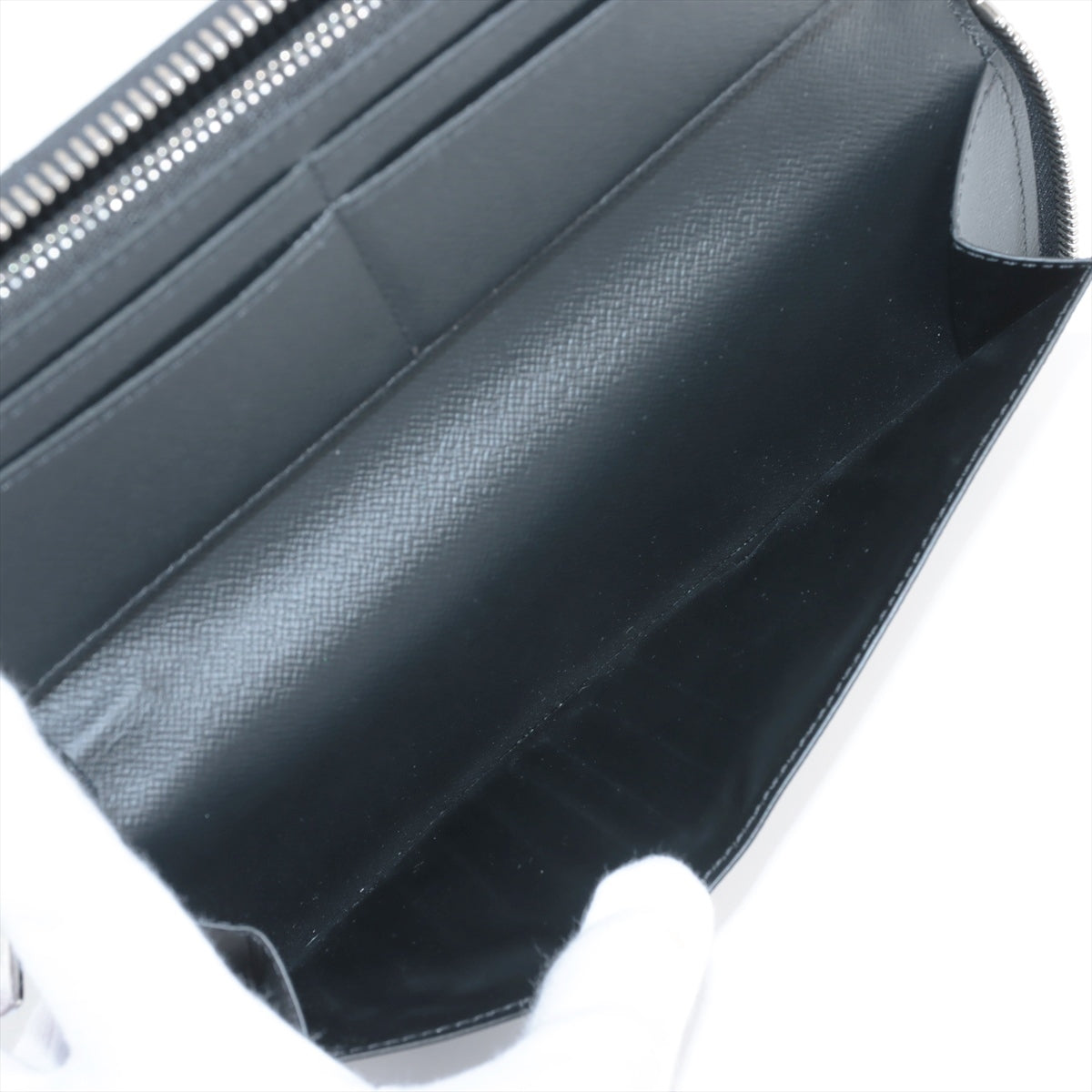 Louis Vuitton Taiga Zippie Wallet Vertical M30503 Noneir Round Zip Wallet
