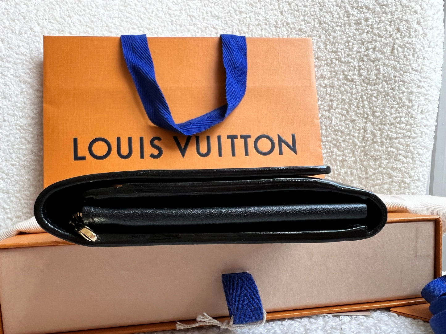 Louis Vuitton Louise Wallet in Black Vernis Patent Leather