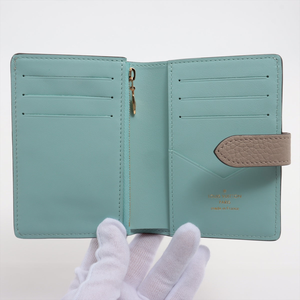 Louis Vuitton  LV Vertical Wallet Capsule M82198 Gale Compact Wallet