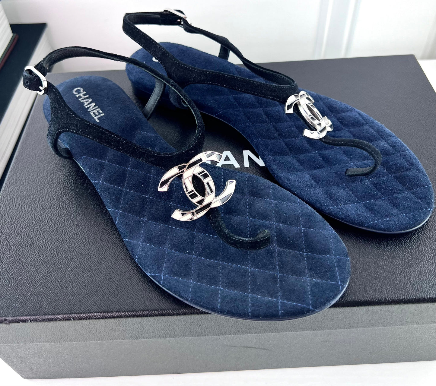 Chanel Navy Thong sandals size 36