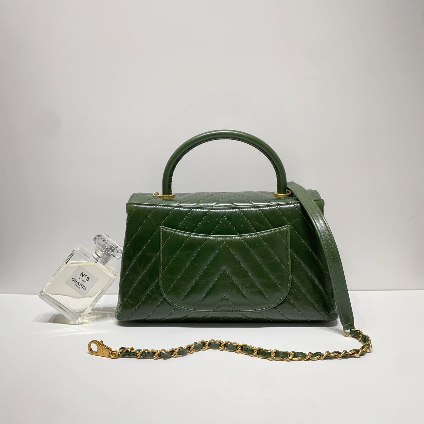 No.4300-Chanel Medium Chevron Coco Handle