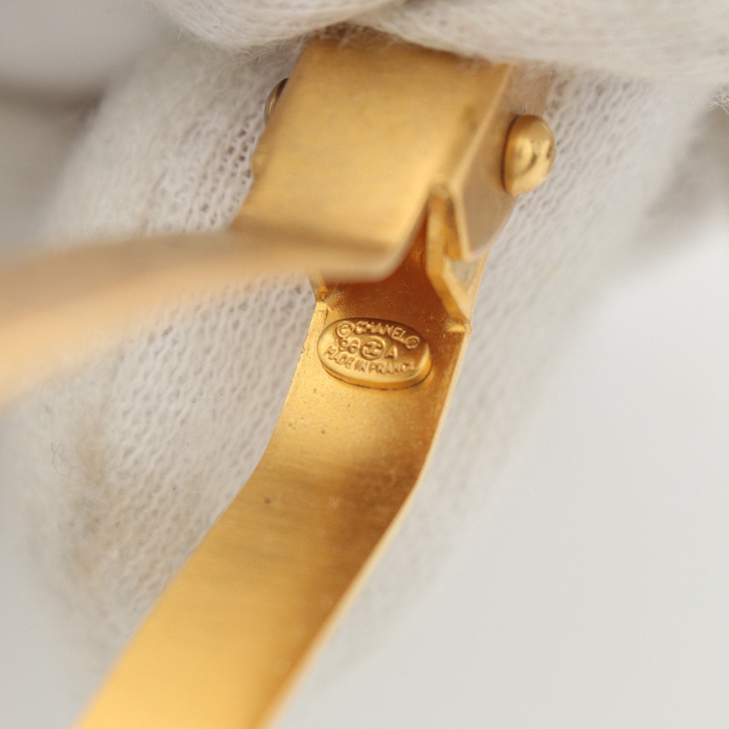 Chanel Hair Clip Gp Gold Logo 96A