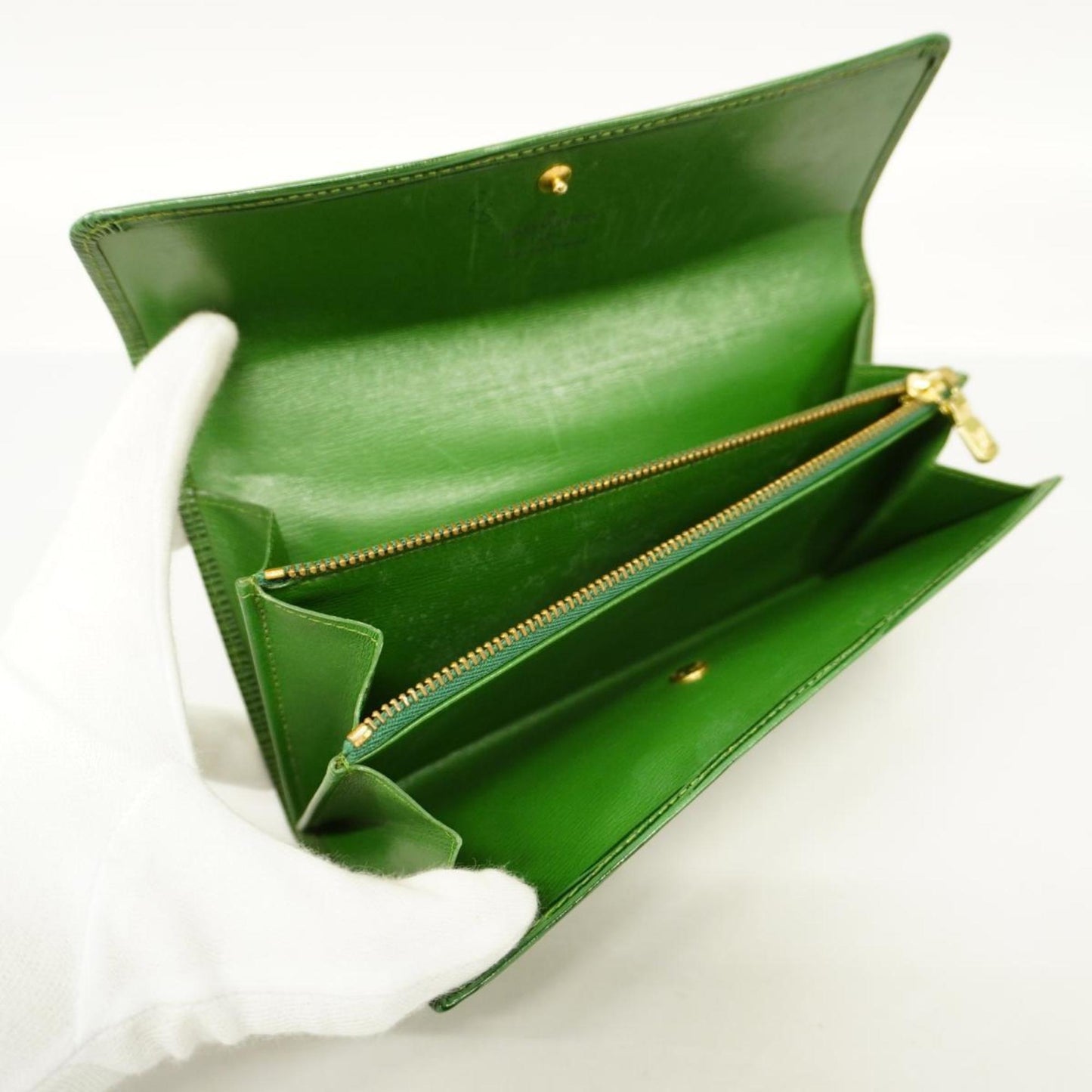 Louis Vuitton International  Leather Wallet  ()